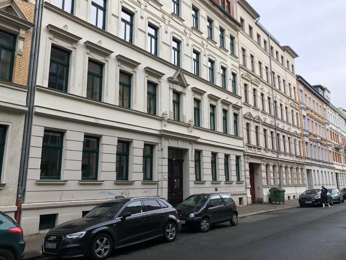 Kuschelige Dachgeschosswohnung Am Clarapark Leipzig Exterior photo